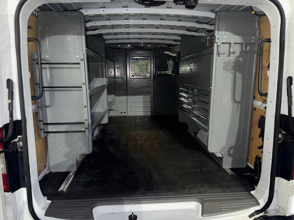 Nissan NV Cargo Vehicle Full-screen Gallery Image 30