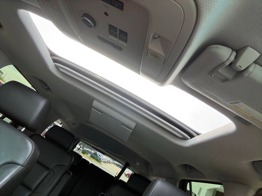 Chevrolet Tahoe Vehicle Full-screen Gallery Image 36