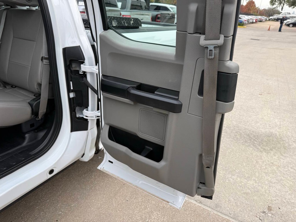 Ford F-150 Vehicle Full-screen Gallery Image 09