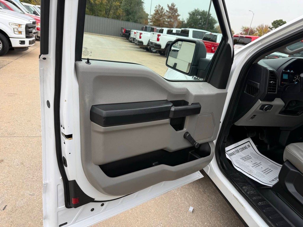 Ford F-150 Vehicle Full-screen Gallery Image 10