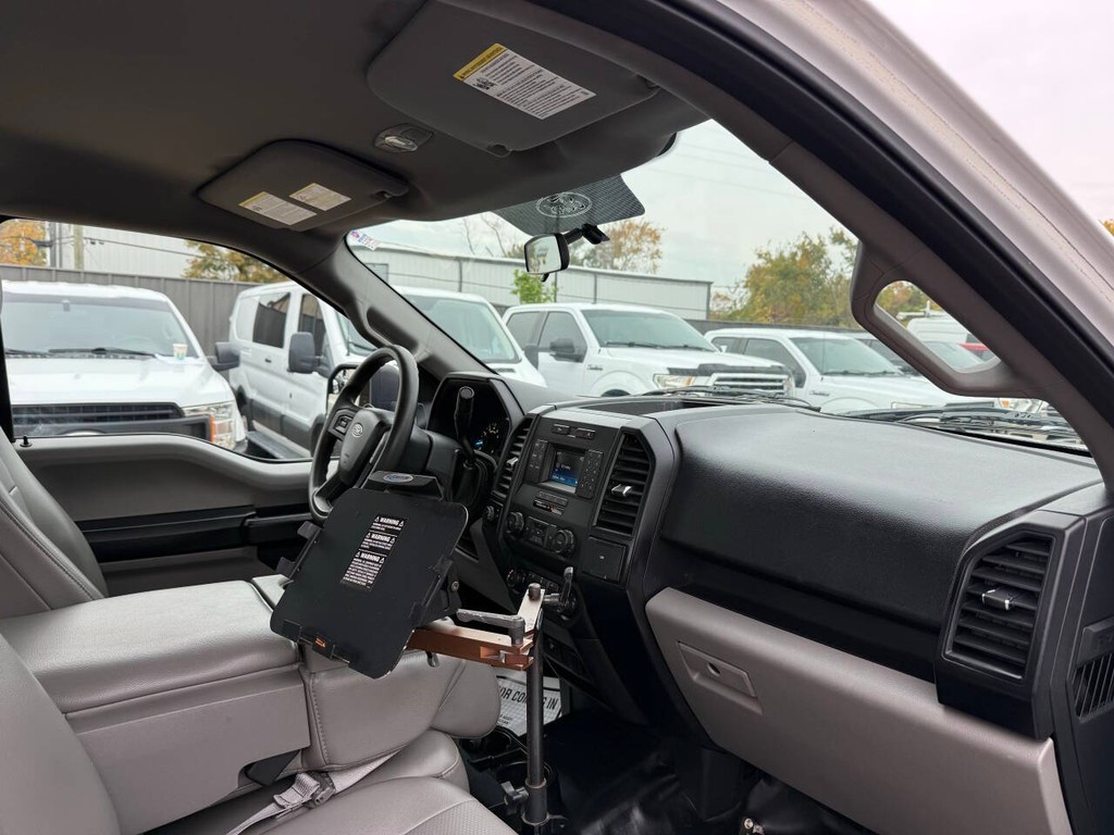 Ford F-150 Vehicle Full-screen Gallery Image 11