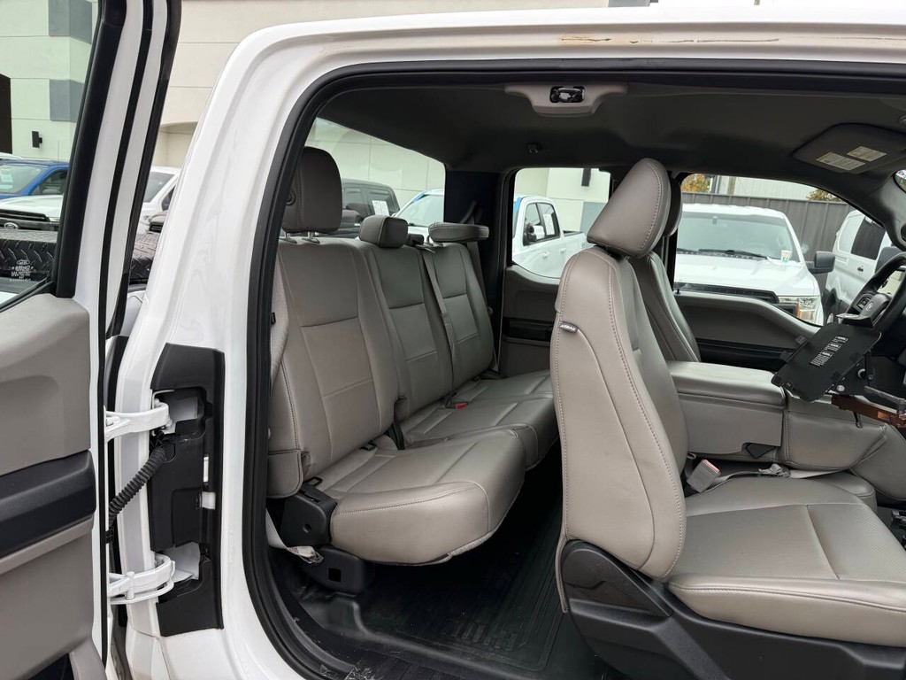 Ford F-150 Vehicle Full-screen Gallery Image 13