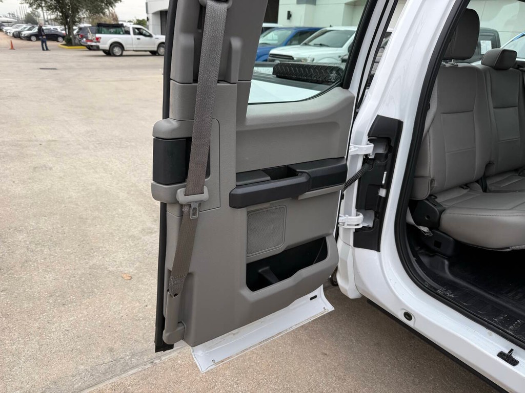 Ford F-150 Vehicle Full-screen Gallery Image 14