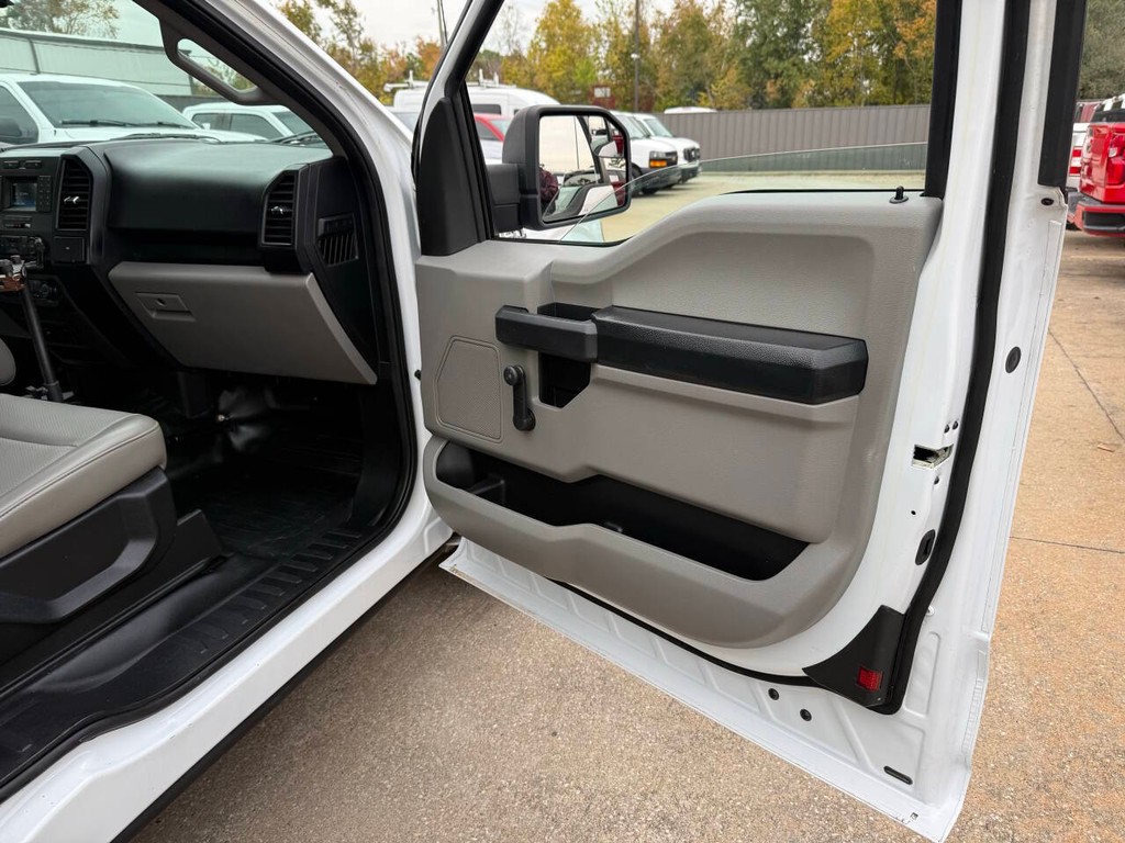 Ford F-150 Vehicle Full-screen Gallery Image 15