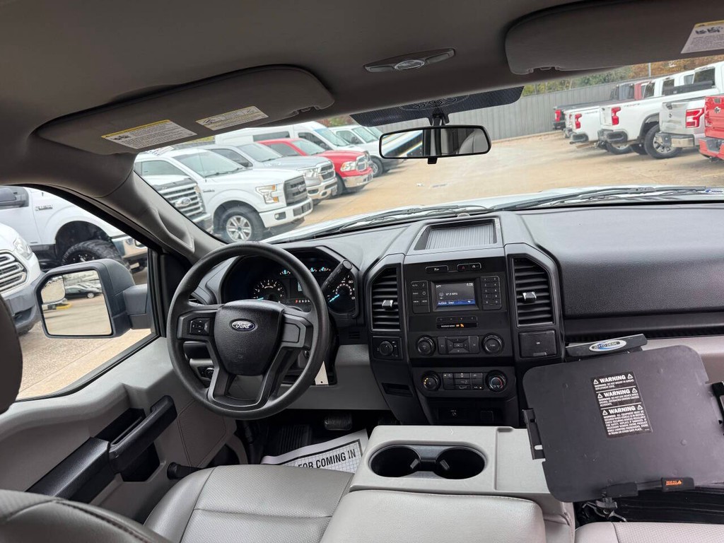 Ford F-150 Vehicle Full-screen Gallery Image 16