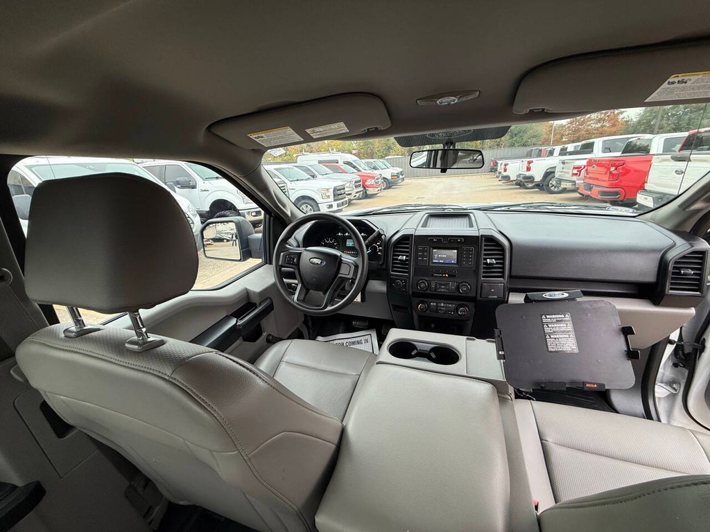 Ford F-150 Vehicle Full-screen Gallery Image 17