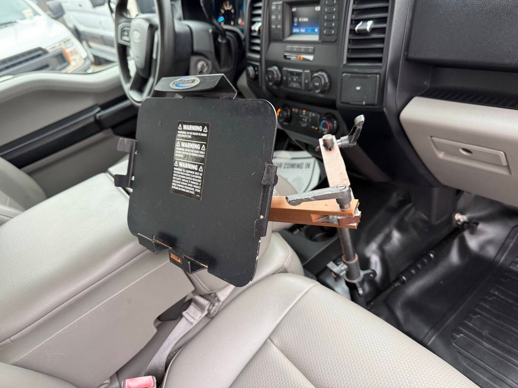 Ford F-150 Vehicle Full-screen Gallery Image 18