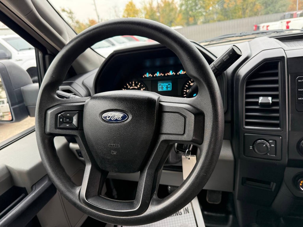 Ford F-150 Vehicle Full-screen Gallery Image 20