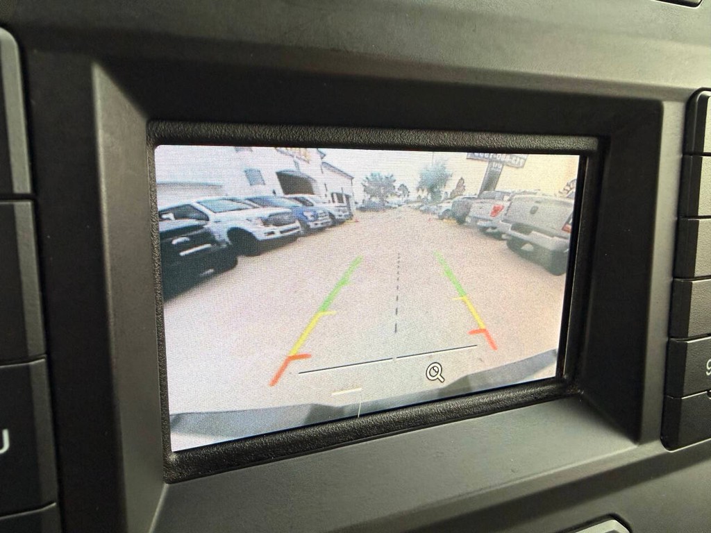 Ford F-150 Vehicle Full-screen Gallery Image 24