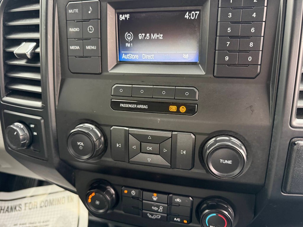 Ford F-150 Vehicle Full-screen Gallery Image 26