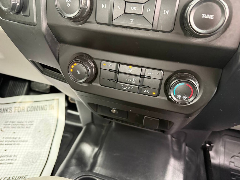 Ford F-150 Vehicle Full-screen Gallery Image 27