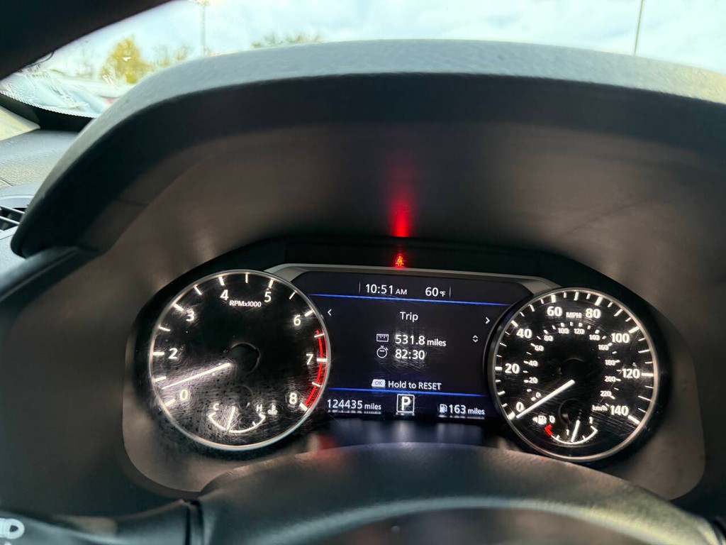 Nissan Altima Vehicle Full-screen Gallery Image 30