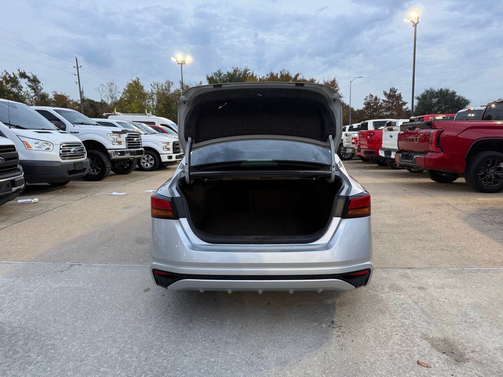 Nissan Altima Vehicle Full-screen Gallery Image 37