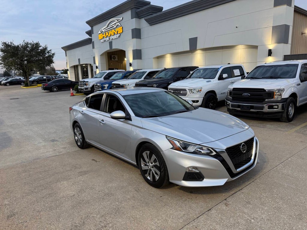 Nissan Altima Vehicle Full-screen Gallery Image 40