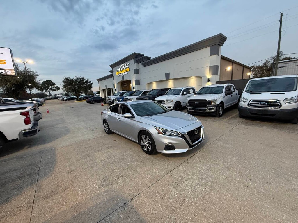 Nissan Altima Vehicle Full-screen Gallery Image 42