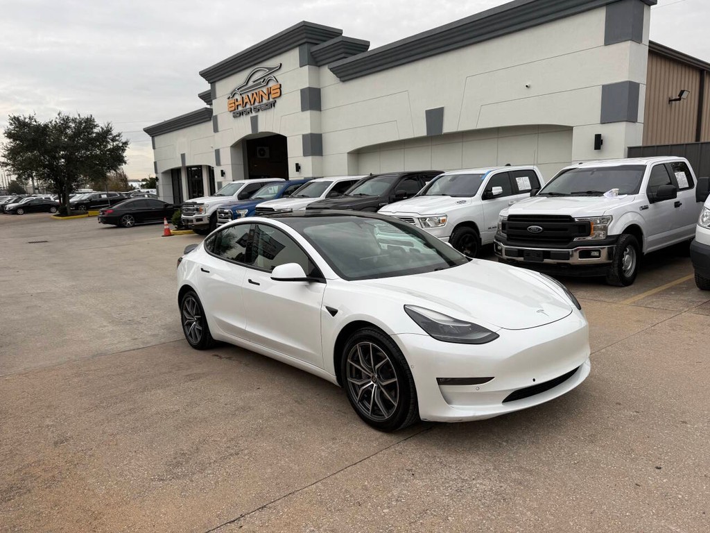 Tesla Model 3 Vehicle Full-screen Gallery Image 02