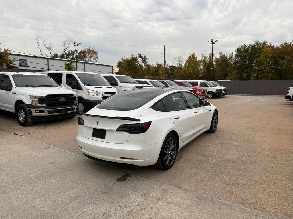 Tesla Model 3 Vehicle Full-screen Gallery Image 05
