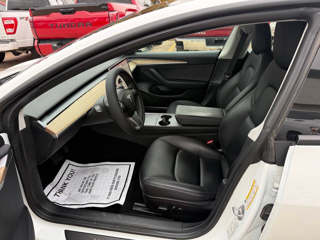 Tesla Model 3 Vehicle Full-screen Gallery Image 07