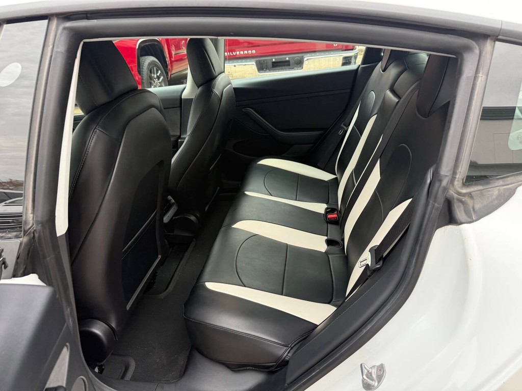 Tesla Model 3 Vehicle Full-screen Gallery Image 13