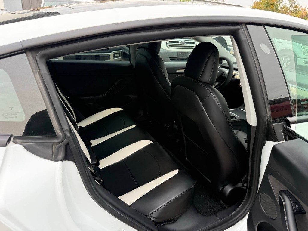 Tesla Model 3 Vehicle Full-screen Gallery Image 15