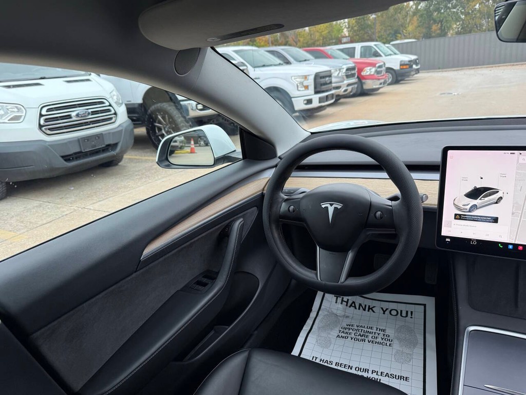 Tesla Model 3 Vehicle Full-screen Gallery Image 19