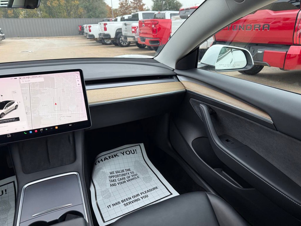 Tesla Model 3 Vehicle Full-screen Gallery Image 20