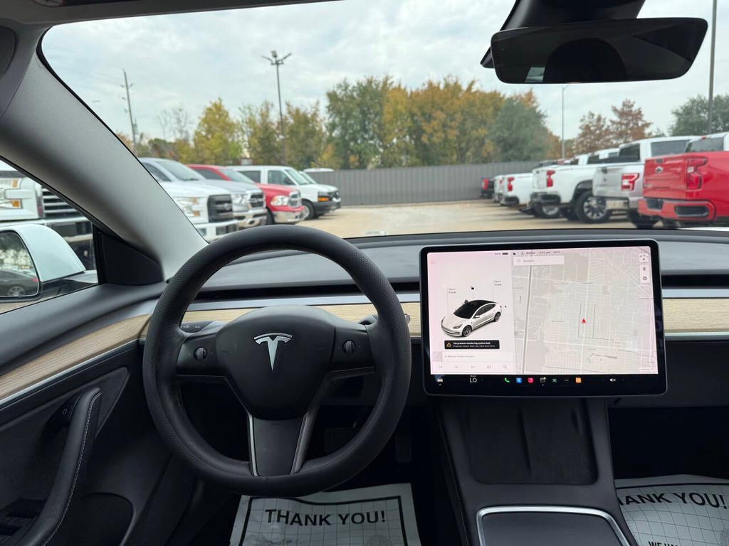Tesla Model 3 Vehicle Full-screen Gallery Image 22