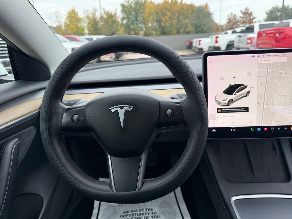 Tesla Model 3 Vehicle Full-screen Gallery Image 23