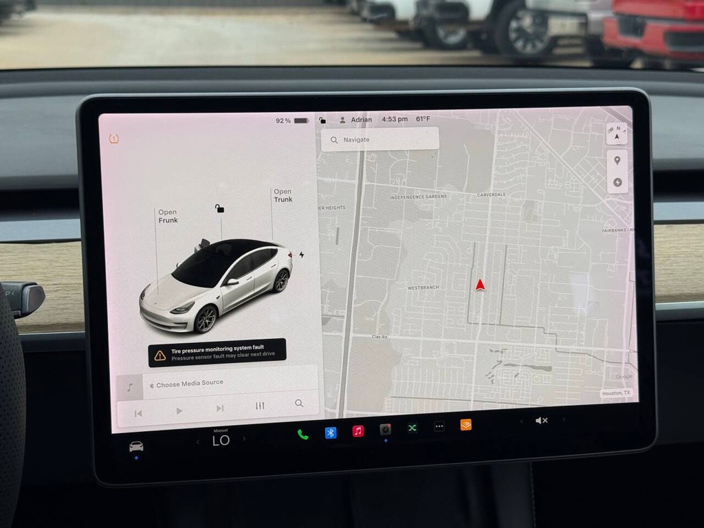 Tesla Model 3 Vehicle Full-screen Gallery Image 24