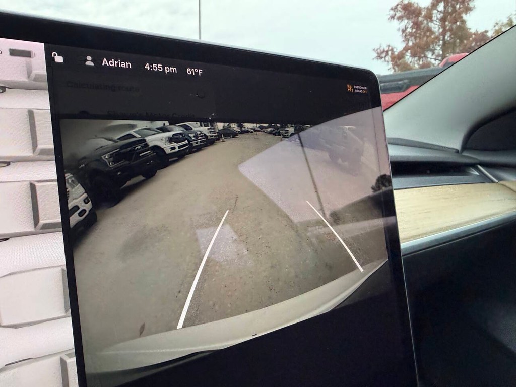 Tesla Model 3 Vehicle Full-screen Gallery Image 25