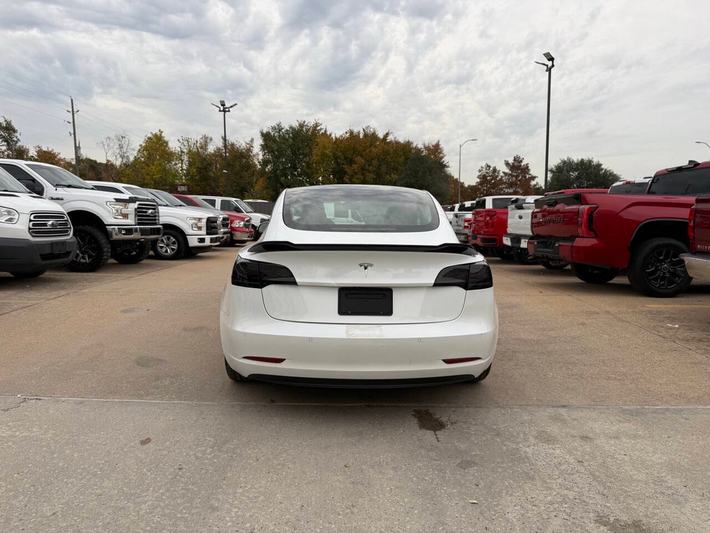 Tesla Model 3 Vehicle Full-screen Gallery Image 36