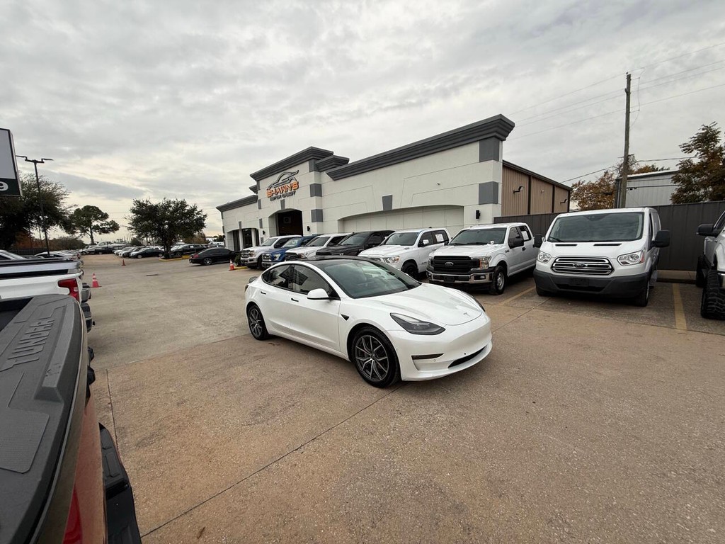 Tesla Model 3 Vehicle Full-screen Gallery Image 41