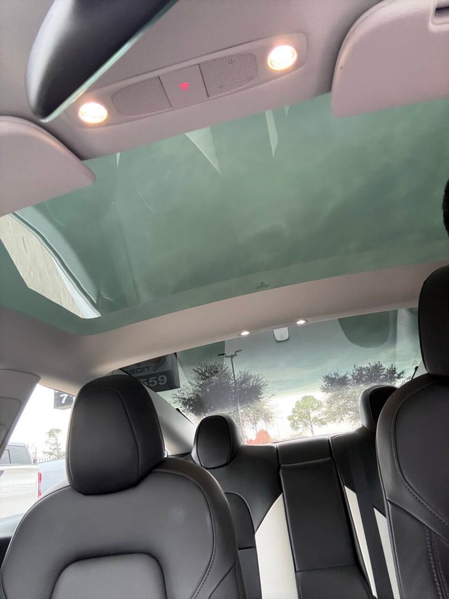 Tesla Model 3 Vehicle Full-screen Gallery Image 31