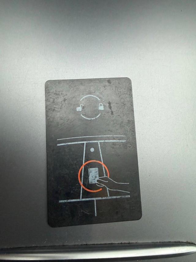 Tesla Model 3 Vehicle Full-screen Gallery Image 32