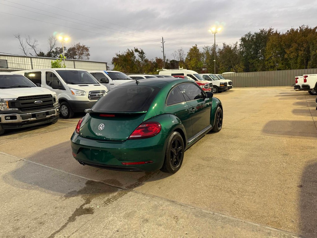 Volkswagen Beetle Vehicle Full-screen Gallery Image 05