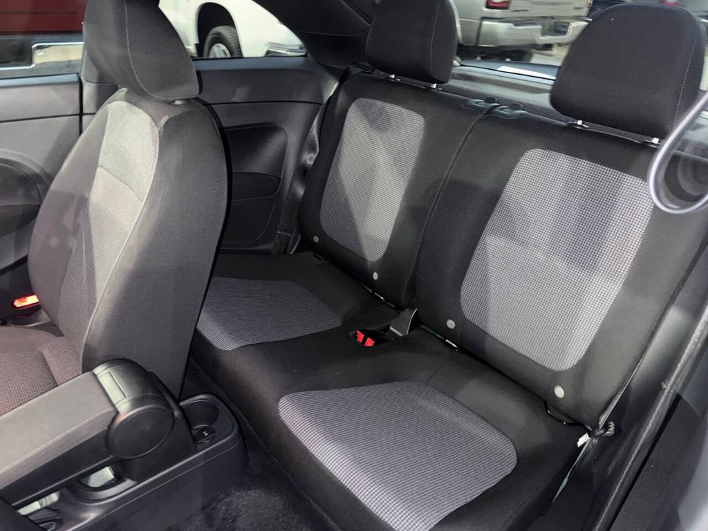 Volkswagen Beetle Vehicle Full-screen Gallery Image 08