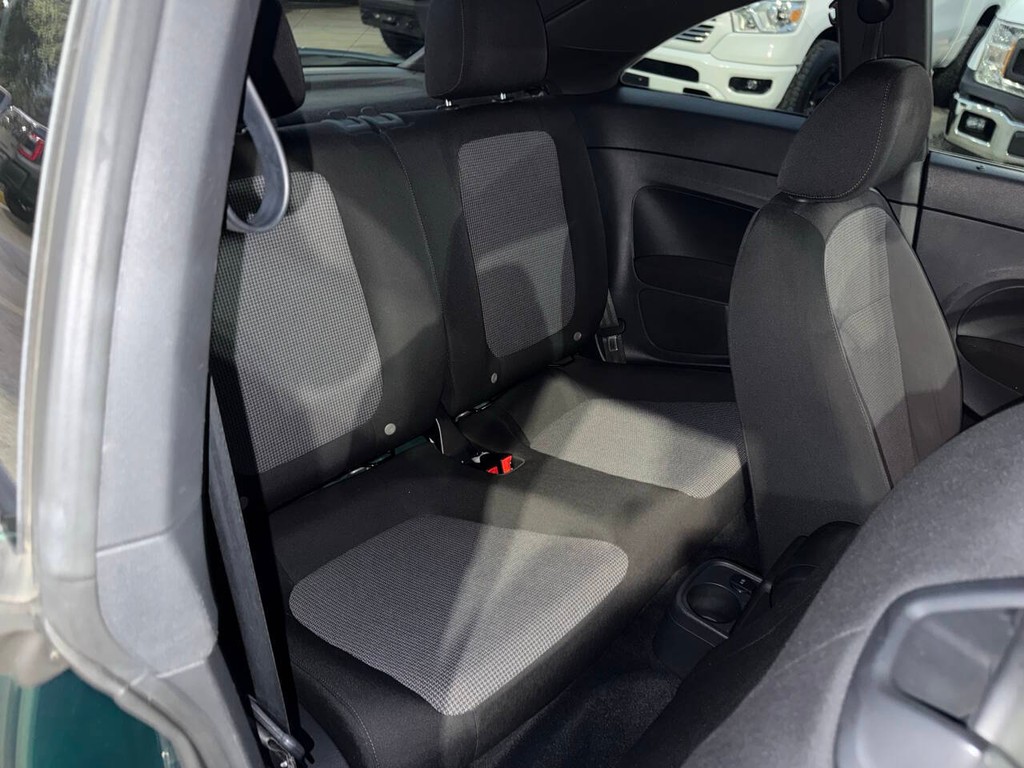 Volkswagen Beetle Vehicle Full-screen Gallery Image 12