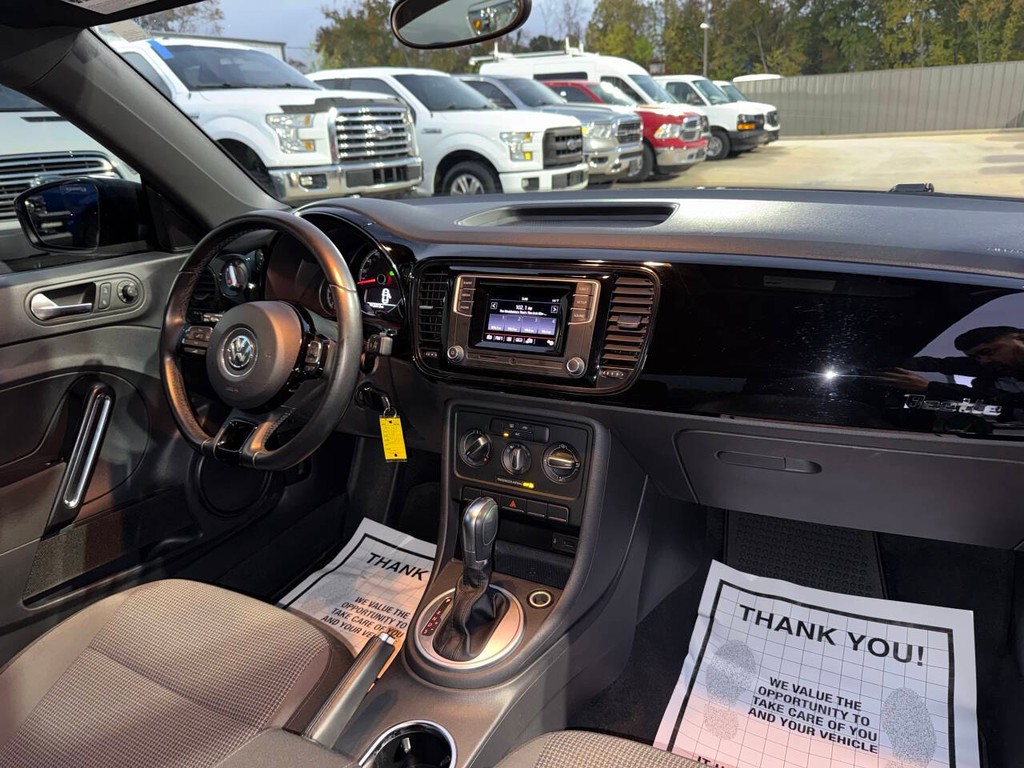 Volkswagen Beetle Vehicle Full-screen Gallery Image 14