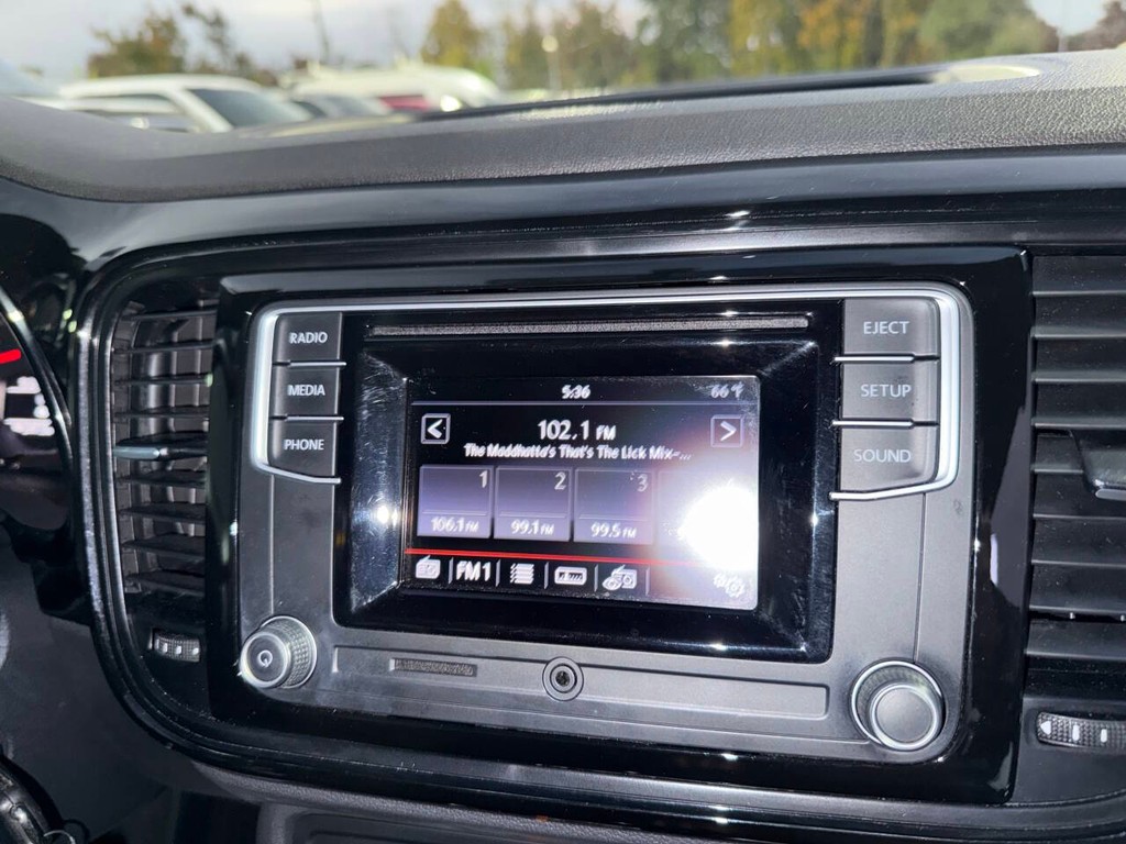 Volkswagen Beetle Vehicle Full-screen Gallery Image 20