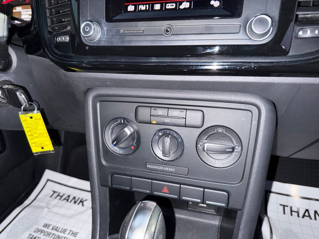 Volkswagen Beetle Vehicle Full-screen Gallery Image 22