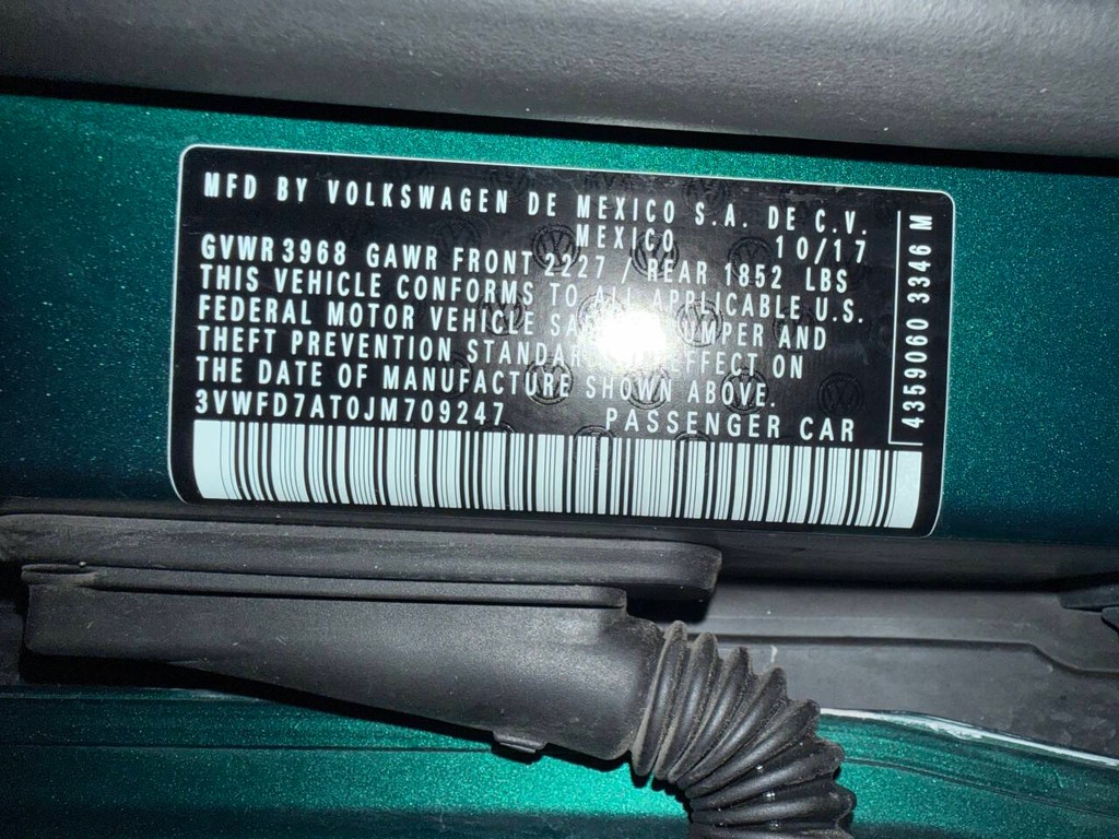 Volkswagen Beetle Vehicle Full-screen Gallery Image 27