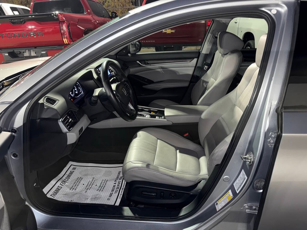 Honda Accord Sedan Vehicle Full-screen Gallery Image 07