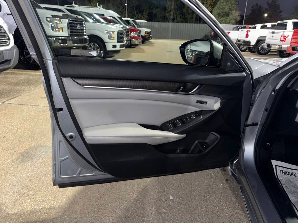 Honda Accord Sedan Vehicle Full-screen Gallery Image 08