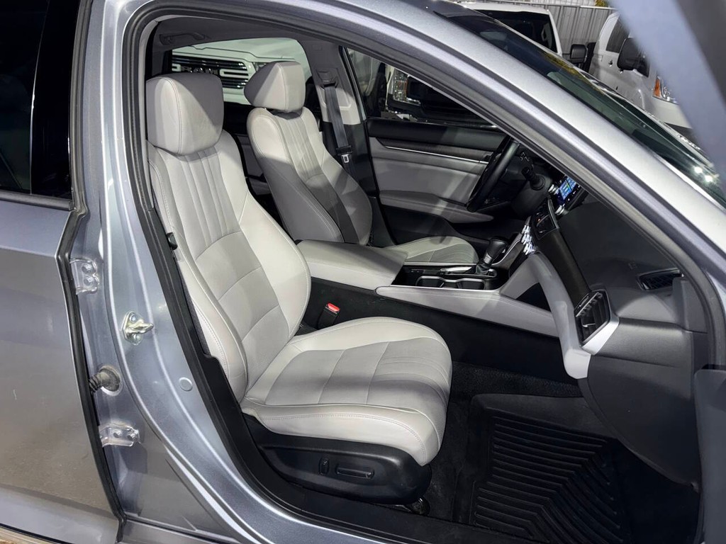 Honda Accord Sedan Vehicle Full-screen Gallery Image 10