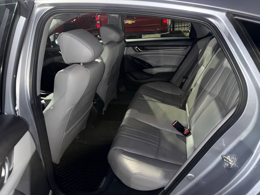 Honda Accord Sedan Vehicle Full-screen Gallery Image 14