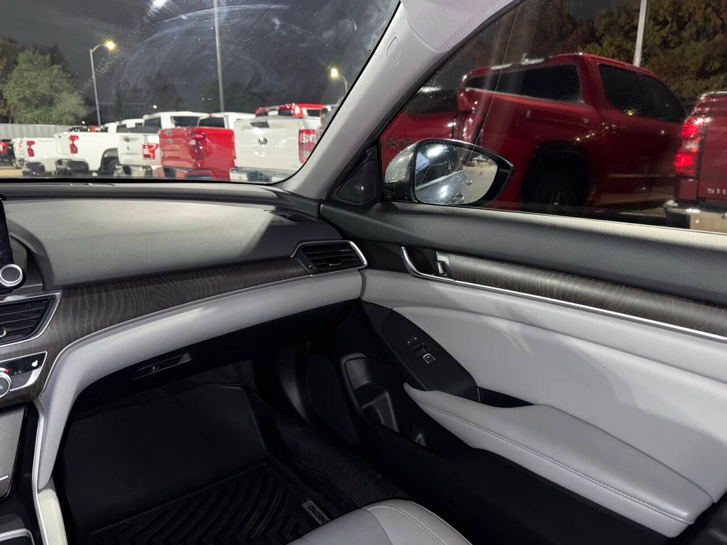 Honda Accord Sedan Vehicle Full-screen Gallery Image 21