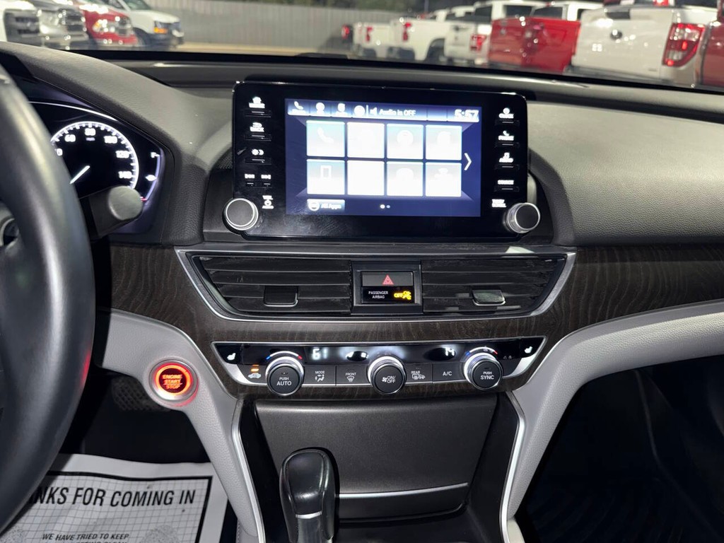 Honda Accord Sedan Vehicle Full-screen Gallery Image 25