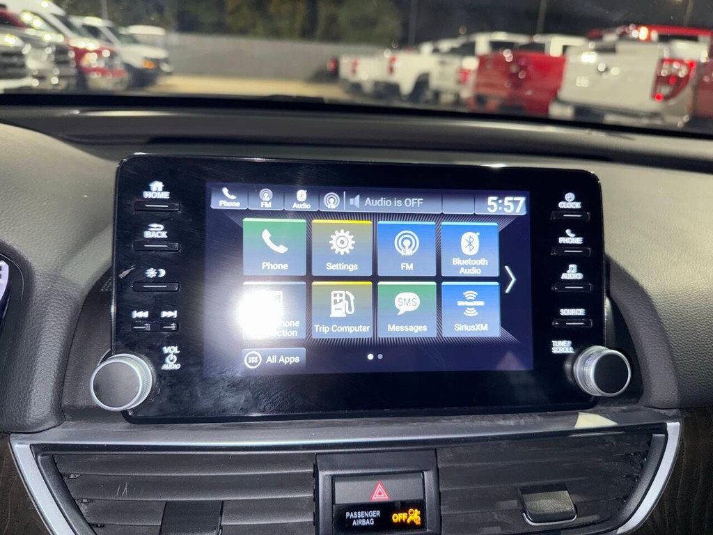 Honda Accord Sedan Vehicle Full-screen Gallery Image 26