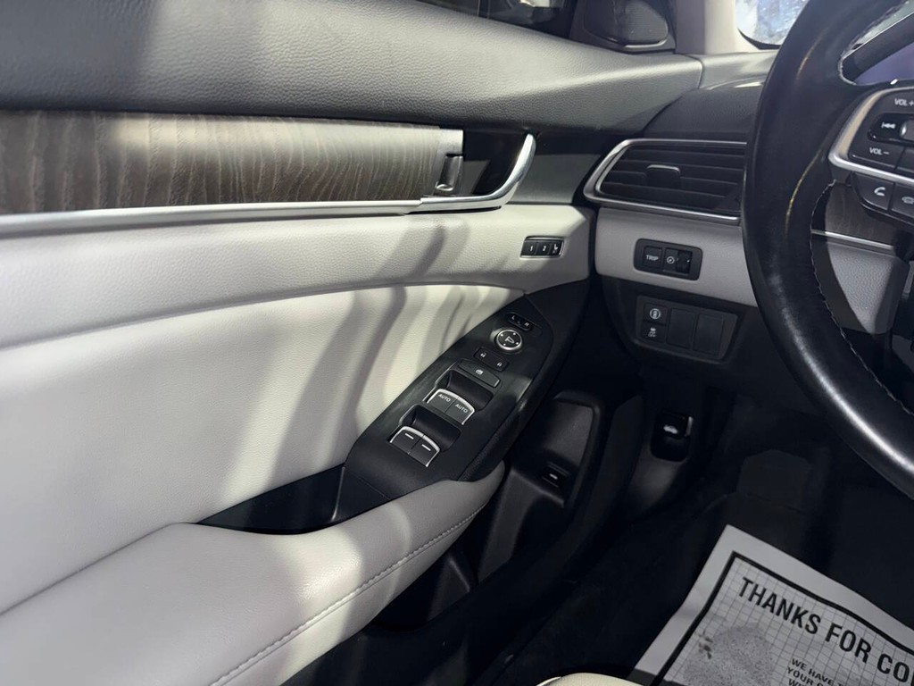Honda Accord Sedan Vehicle Full-screen Gallery Image 30