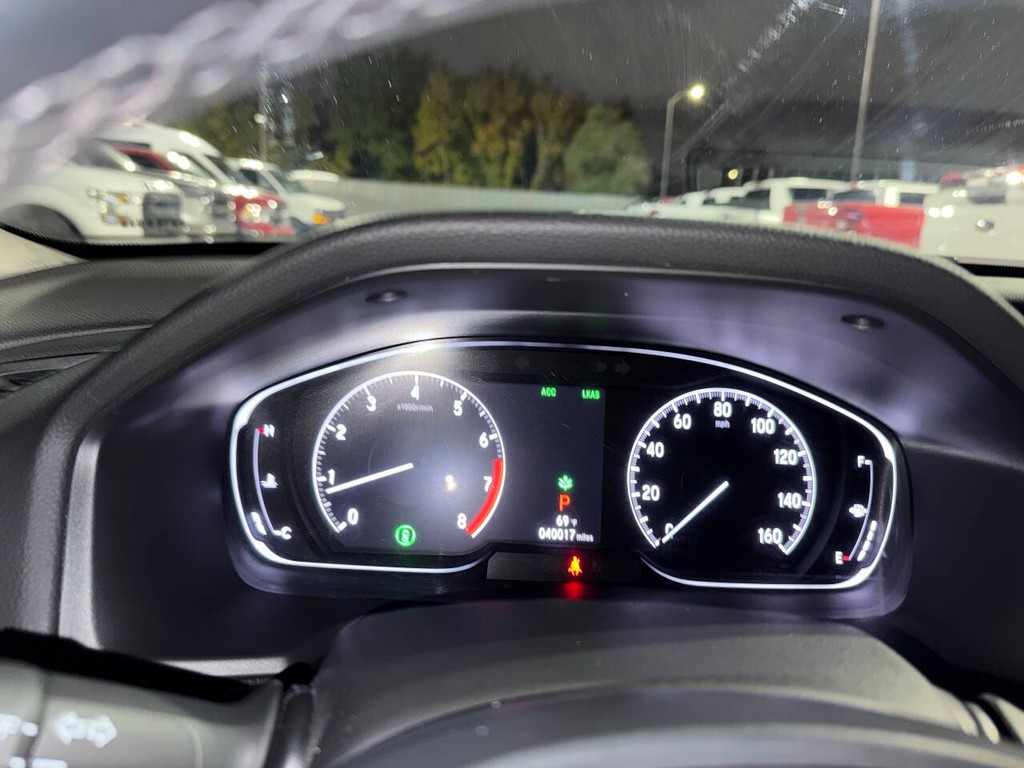 Honda Accord Sedan Vehicle Full-screen Gallery Image 32